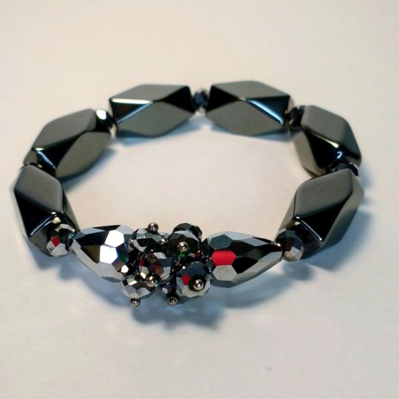 Handmade Hematite Barrel Stretch Bracelet with Gray Cluster Facet Beads - Picture 2 of 5